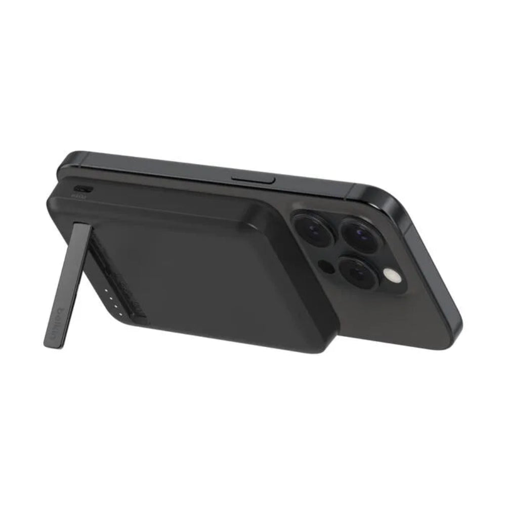 Bateria_Inalambrica_Belkin_5000mAh_con_MagSafe_y_Soporte_Negro_Imagen_posicion_2_iShop_Panama_
