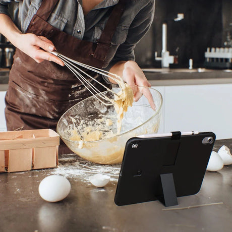 Case_Speck_con_Soporte_para_iPad_11_10_Gen_Negro_Posicion_6_iShop_Panamá