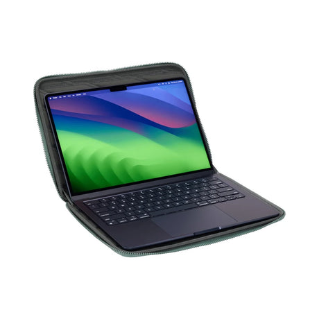 Funda_Thule_Gauntlet_5_para_MacBook_Pro_14_Verde_Brumoso_Posicion_2_iShop_Panamá