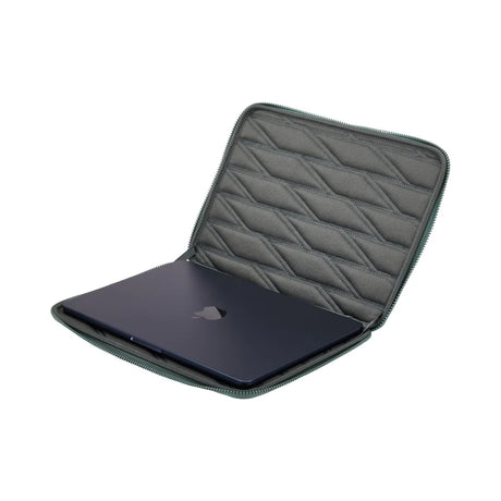 Funda_Thule_Gauntlet_5_para_MacBook_Pro_14_Verde_Brumoso_Posicion_3_iShop_Panamá