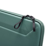 Funda_Thule_Gauntlet_5_para_MacBook_Pro_14_Verde_Brumoso_Posicion_5_iShop_Panamá