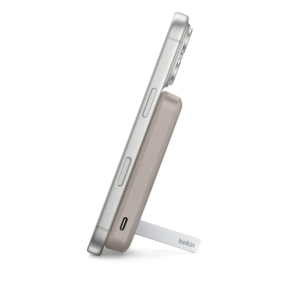 Batería Magnética Inalámbrica Belkin Qi2 15W 5000 mAh + Soporte - Arena