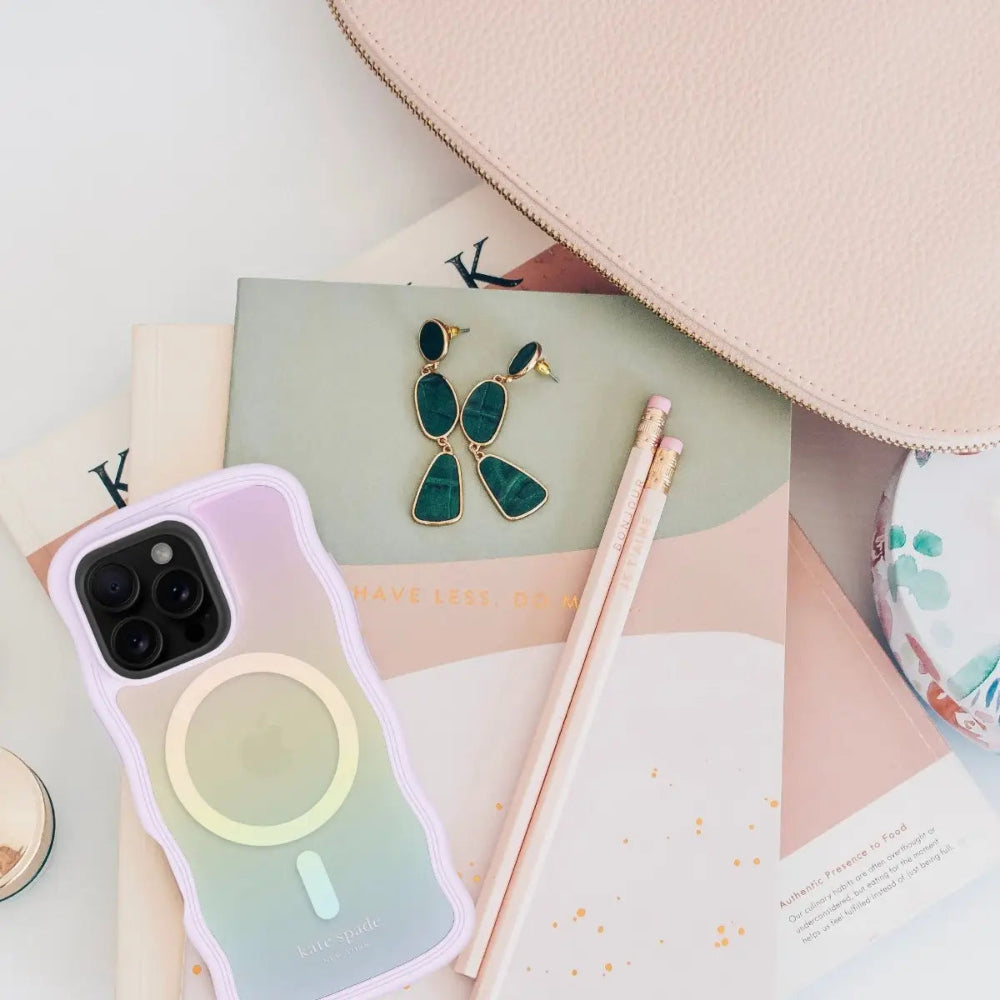 Case Kate Spade Wavy con Magsafe para iPhone 16 Pro - Iridiscente
